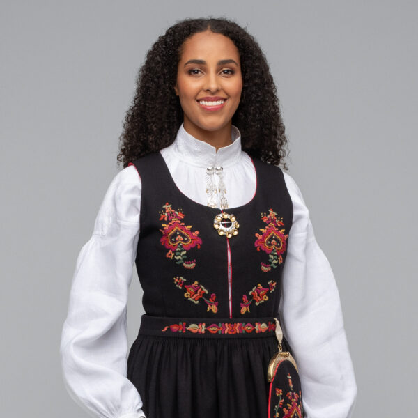 «Konfirmantpakke» Sykkylven 2 Bunad