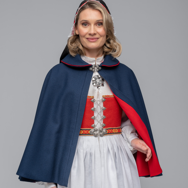 Materialpakke Cape Vestfold Husflidslags kvinnebunad 56 modell - Bilde 2