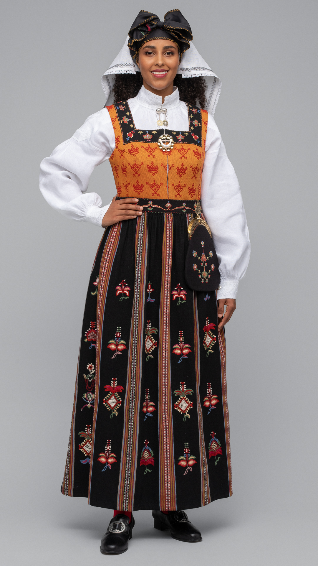 Kvinnebunad fra Vigra - Bilde 3