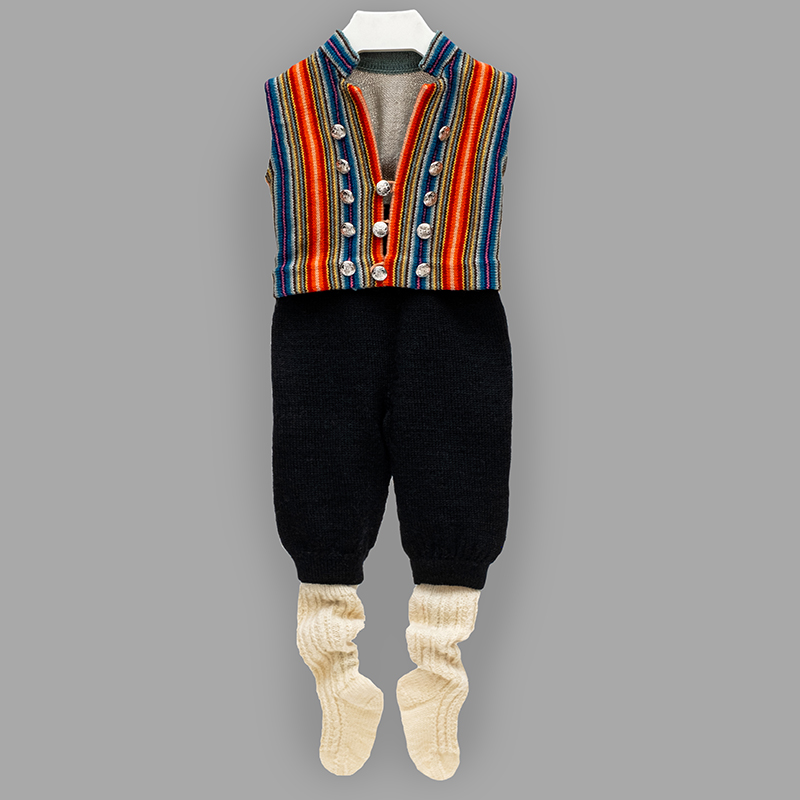 Strikkepakke bunad fra Trøndelag, med røtter i Ålen - Bilde 2