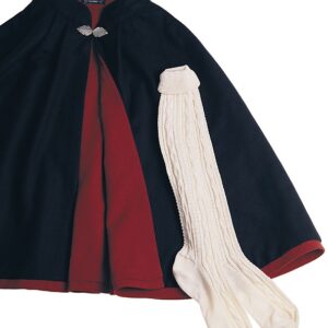 <p>Som ytterplagg brukes et cape i samme stoff som bunaden