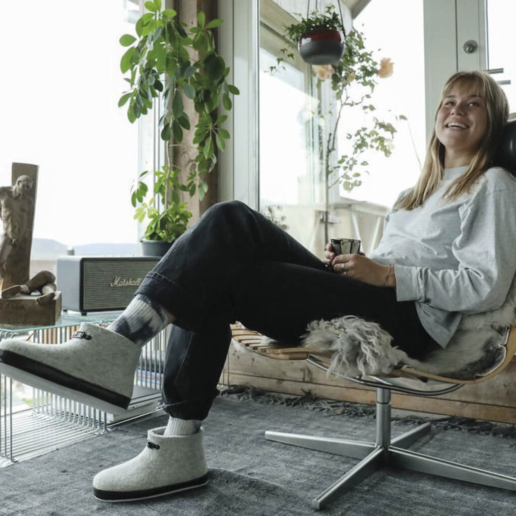 Grå tøfler i filt dame - den originale Haus tøffelen