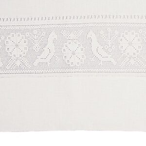 Hvitt linforkle med bred fuglebord og dobbel uttrekksøm