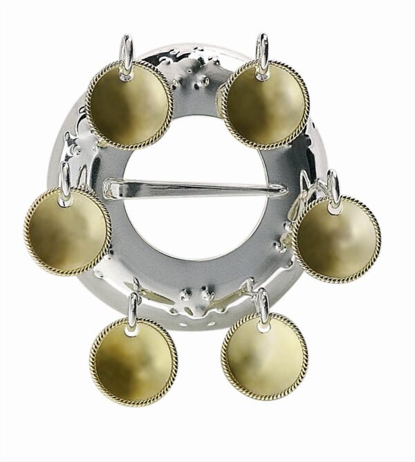 <p>Lita knoppsølje er håndlaget etter en gammel modell fra Sunnmøre og brukes til jentebunad