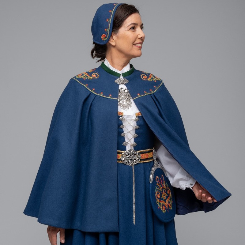 MATERIALPAKKE CAPE TIL VESTFOLD HUSFLIDSLAGS KVINNEBUNAD 32 MODELL - Bilde 1