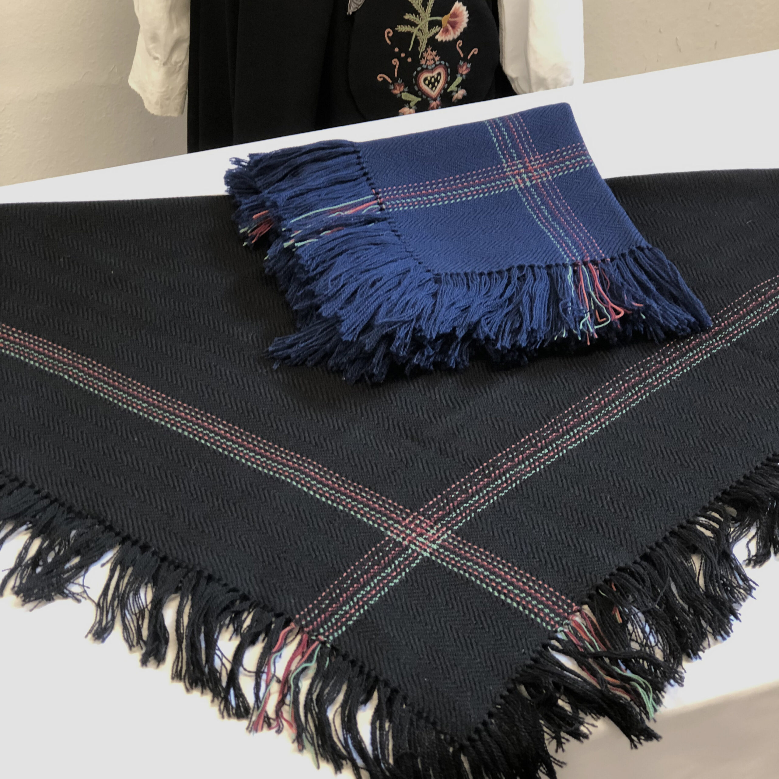 Håndvevd bunadssjal - Bilde 1