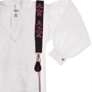 <p>Til bunaden kan en bruke Hjørundfjordseler.</p>