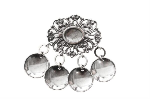 <p>Sølje med 12 ringer og 12 skåler er mye brukt i Valdres.</p>